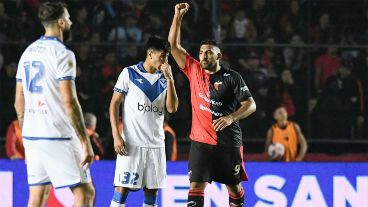 Ramón Ábila volvió a marcar e hizo ganar al sabalero de Gorosito.