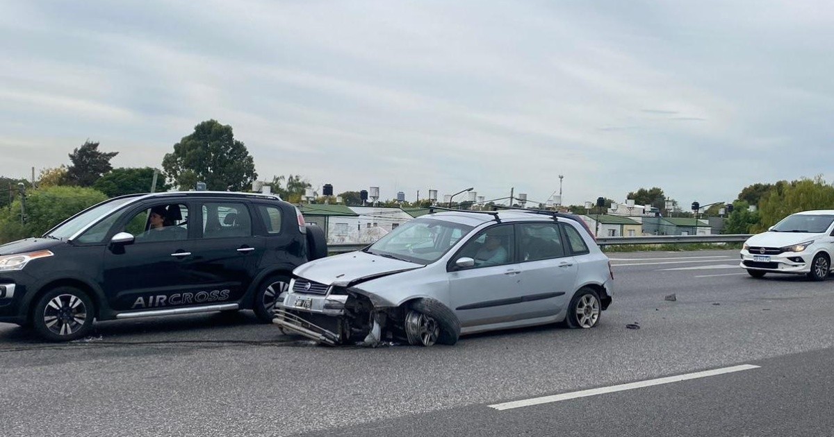 Circunvalación: un conductor perdió el control de su auto y chocó ...