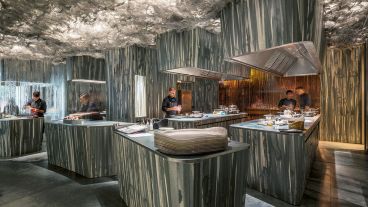 Enigma cuenta con una estrella Michelin y ofrece una cocina inspirada en los productos de temporada.