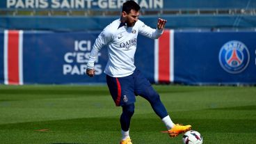Leo Messi está en París y volvió a practicar con el PSG.
