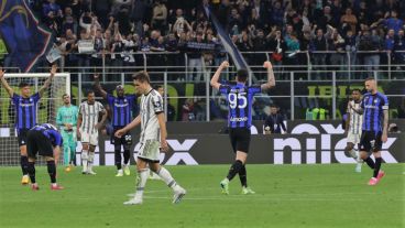 Los jugadores neroazzurros festejan el pase a una nueva final.