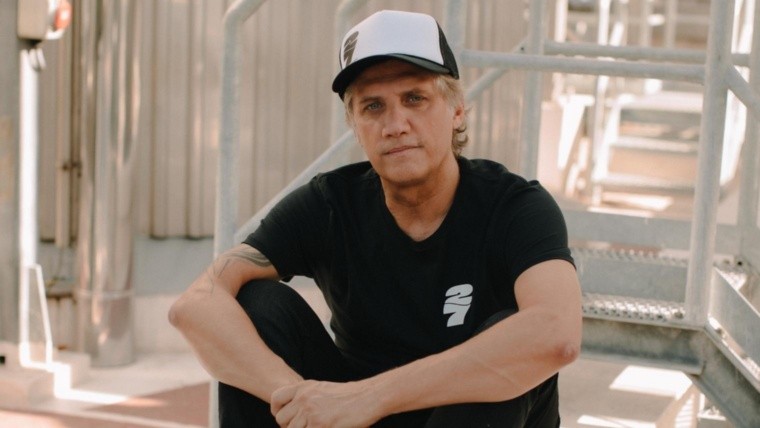 Charly Alberti lanzó 27 Eazy en Rosario