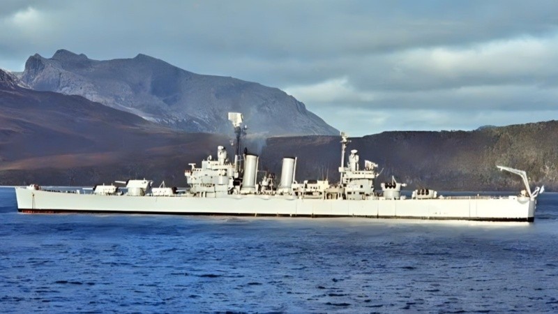 El crucero ARA General Belgrano fue hundido el 2 de mayo por un subamrino inglés.