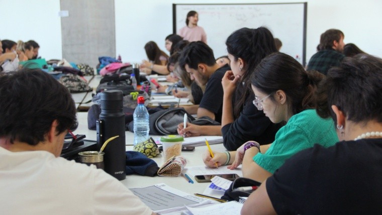 Habilitaron las inscripciones de las becas de $81.685: cómo anotarse y desde cuándo