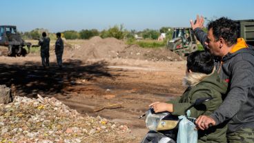 Miguel se asustó el lunes y sacó a su hijo del barrio: este viernes lo llevó a "ver los soldados".