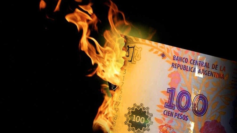 La disparada inflacionaria licua el valor de los pesos.