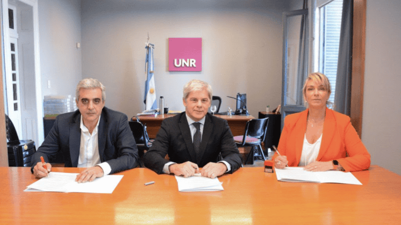 Bartolacci, Barraguirre y Schmuck rubricaron el acuerdo.