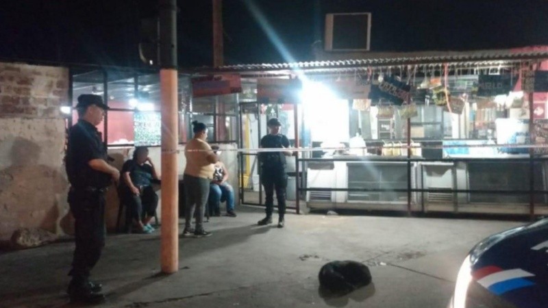 La parrilla de 27 de Febrero al 7400, escenario de un ataque contra un empleado.