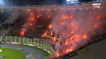 Los hinchas de Central le pusieron color y pasión a la noche cordobesa en el Kempes.