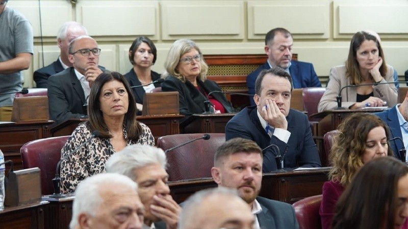 Legisladores de la oposición criticaron la gestión de Perotti tras la apertura de las sesiones ordinarias.