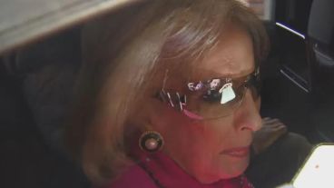 "Fue un tratamiento maravilloso, ahora voy a descansar unos días. Haré reposo y vendrán los médicos a verme a casa. Todo salió bien", dijo y llevó tranquilidad a sus fanáticos. 