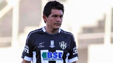 El tucumano volcó su camioneta en una ruta de su provincia.