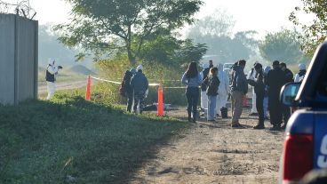 Personal policial trabaja en el lugar.