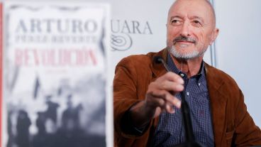 Pérez Reverte presentará el sábado 6 de mayo a las 19, "Revolución", su último texto junto a Jorge Fernández Díaz.
