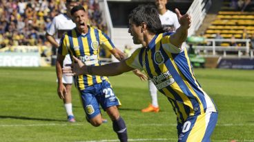 Malcorra volvió a jugar en esta fecha y marcó el primer tanto, de penal.