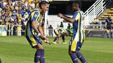El colombiano Campaz celebra su golazo de media distancia.