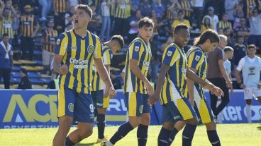 El delantero Véliz convirtió el tercero tras una gran definición.