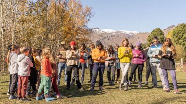 Una psicóloga y docente invitó a los padres de sus alumnos a pasar un fin de semana sin celulares.