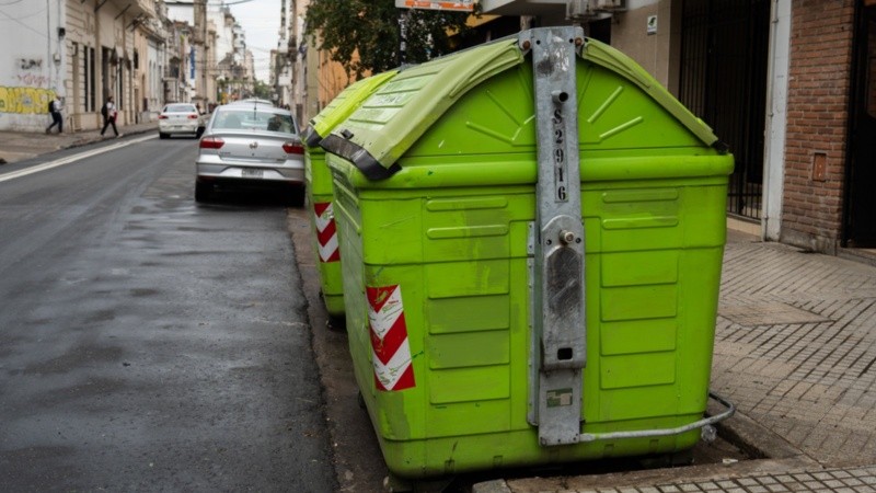 Un contenedor de basura en el centro de Rosario.