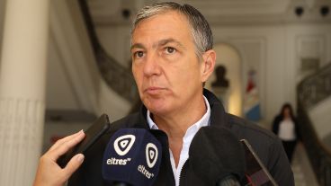 El ministro sostuvo que, por el momento, el aumento salarial se mantiene “equiparado con la inflación”