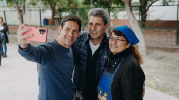 Uñac, en el centro, buscaba la re-reelección y dijo que actará la resolución de la Corte.