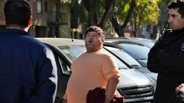 El cuidacoches regresó a la zona y dijo estar trabajando.