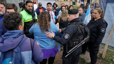 Un grupo de vendedores ambulantes se manifestó esta mañana en los juegos Crear.