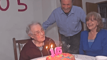 María en el festejo de los 105.