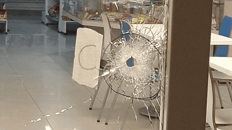 Al momento de la agresión, había dos policías haciendo compra.