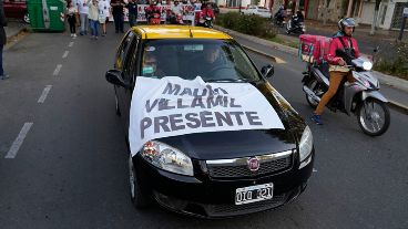 Taxistas y cadetes apoyaron la marcha de familiares y amigos de Mauro Villamil.