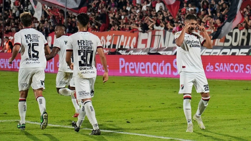 Ramiro Sordo abrió el partido y lo cerró. Dos goles y figura. 