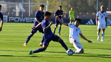 El extremo leproso Brian Aguirre en acción durante el amistoso ante Japón.