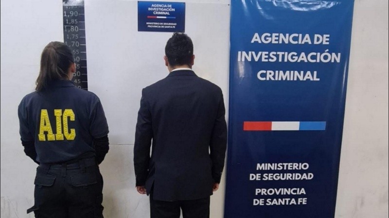 Estafador timado. El falso contador quedó detenido en la base de la fuerza.