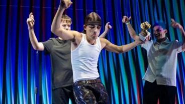 Quienes estuvieron a cargo de darle la bienvenida a todos fueron Los Fabulosos Cadillacs con una versión de “Matador”.