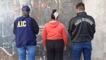 La banda de ciberdelincuentes era encabezada por una mujer, señalaron los investigadores.