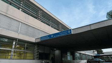 La mujer de 44 años está internada en el Heca con pronóstico reservado.