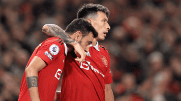 Bruno Fernandes y Lisandro López comparten vestuario en el United.