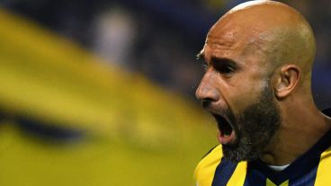 El defensor Carlos Quintana marcó el empate canalla en el primer tiempo y fue clave.