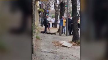 Los vecinos lo alcanzaron en San Juan y Carriego en la tarde del viernes.