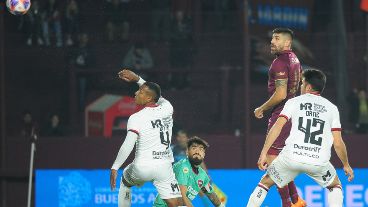 Leandro Díaz anotó el gol de la victoria para recuperar a Lanús.