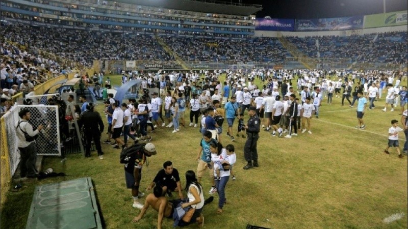 Otras 100 personas resultaron heridas.