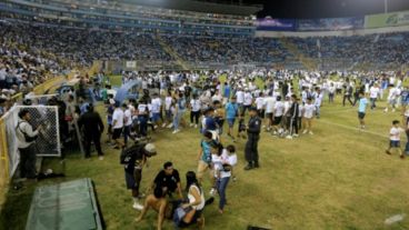 Otras 100 personas resultaron heridas.