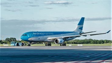 El avión debió ser revisado exhaustivamente antes del nuevo embarque.