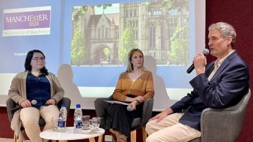 Gerdes y autoridades del IUDPT durante la presentación