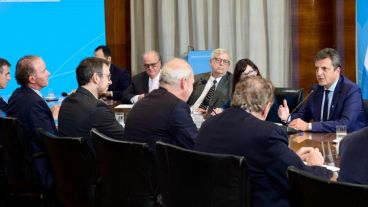 Massa realizó el anuncio este lunes tras reunirse con representantes de entidades bancarias del país.