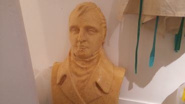 La parte delantera del prócer en el quinto piso del Macro.