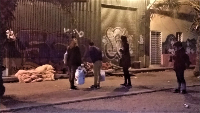 Se estima que unas 500 personas están en situación de calle en Rosario.