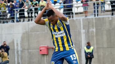 Campaz fue figura y el Canalla ahora enfrentará a Chaco For Ever.