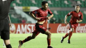 Iván Gómez anotó el gol del empate con un buen zurdazo de media distancia.