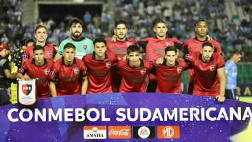 Los once titulares de Newell's que salieron a jugar contra Blooming en Santa Cruz de la Sierra.